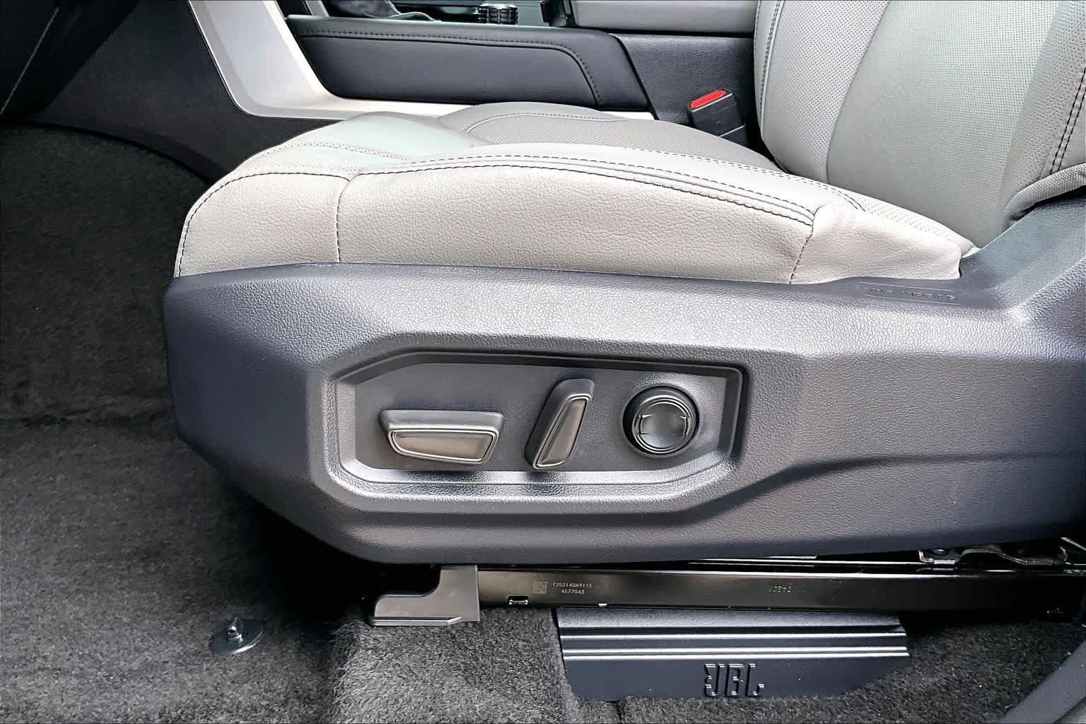 Used 2026 Toyota Tundra Limited AWD/4WD image 33
