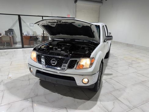 Used 2019 Nissan Frontier SL RWD image 5