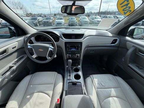 Used 2017 Chevrolet Traverse LT FWD image 16