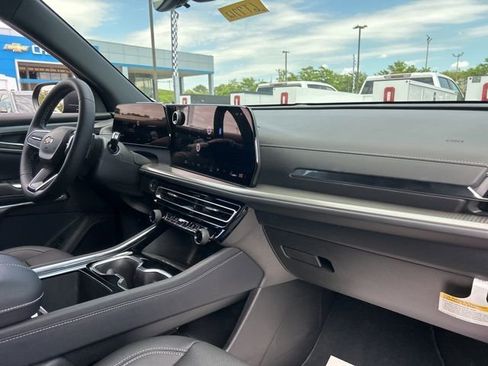 New 2026 Chevrolet Traverse LT w/ Sun and Wheel Package FWD image 35