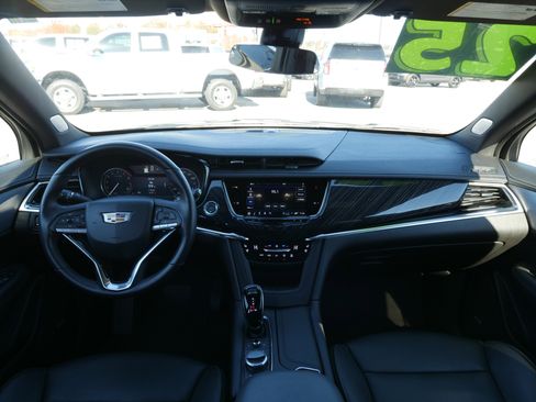 Used 2025 Cadillac XT6 Premium Luxury image 18