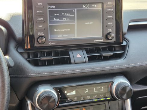 Used 2022 Toyota RAV4 LE image 18