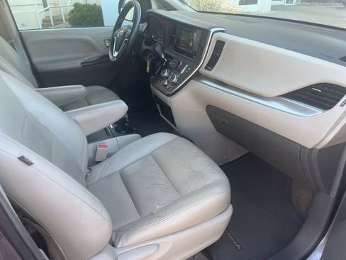 Used 2015 Toyota Sienna LE FWD image 8