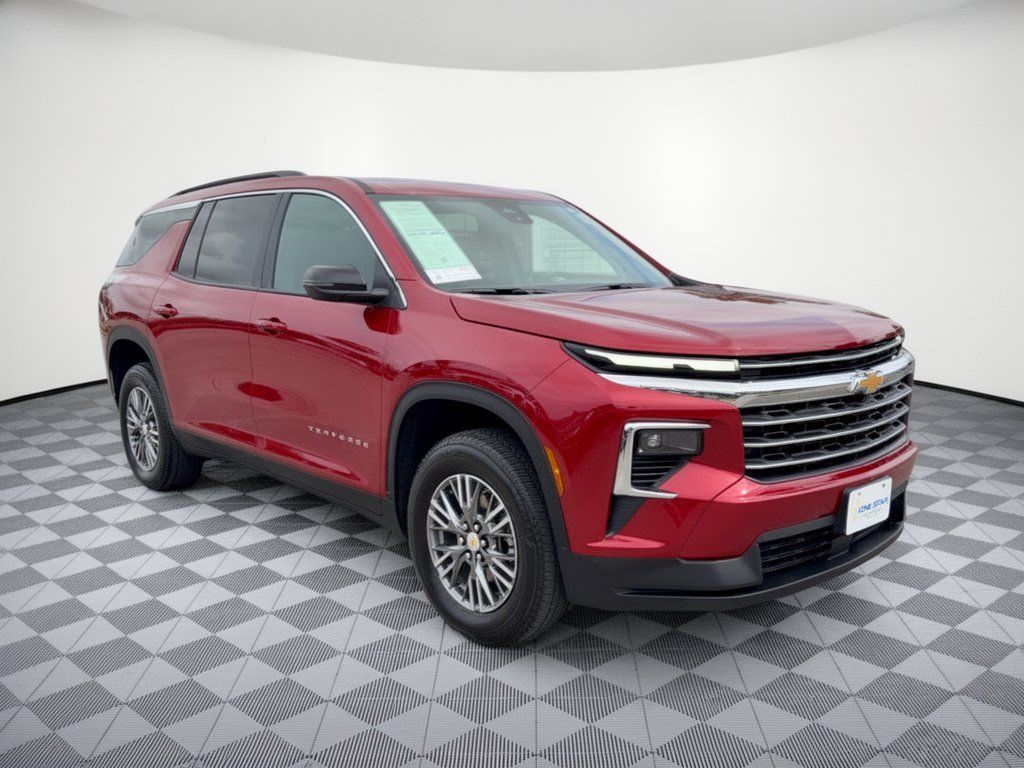 Used 2025 Chevrolet Traverse LT w/ LPO, Floor Liner Package FWD image 7
