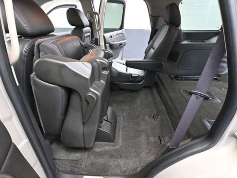 Used 2011 Cadillac Escalade Luxury image 40