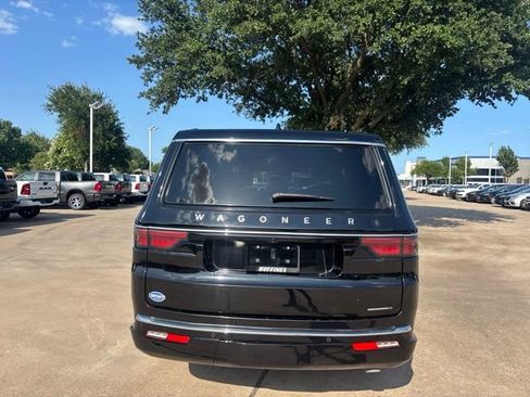 Certified 2024 Jeep Wagoneer L Series II RWD image 6