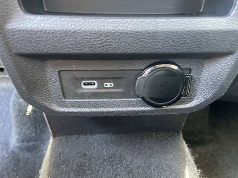 Used 2023 Volkswagen Tiguan SE FWD image 17