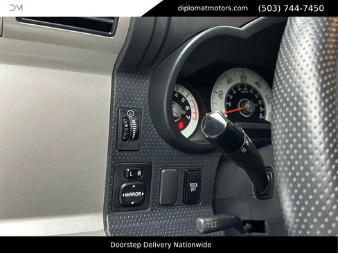 Used 2014 Toyota FJ Cruiser 4WD image 32