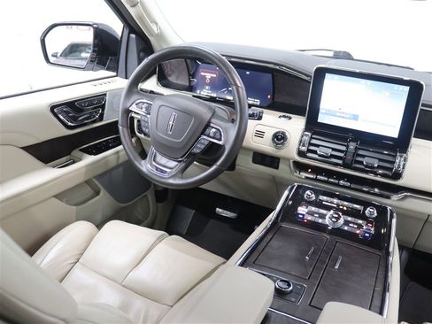 Used 2021 Lincoln Navigator L Reserve w/ Luxury Package image 23