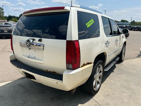 Used 2007 Cadillac Escalade AWD w/ Information Package image 5