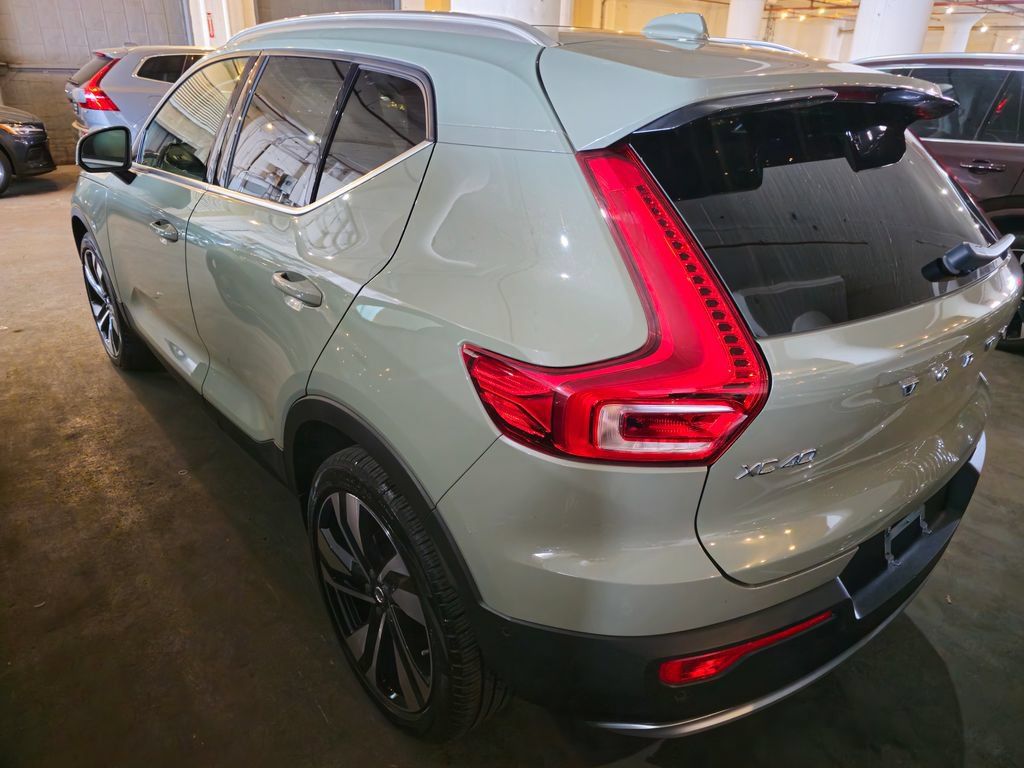 Certified 2024 Volvo XC40 B5 Plus w/ Protection Package Premier AWD/4WD image 2