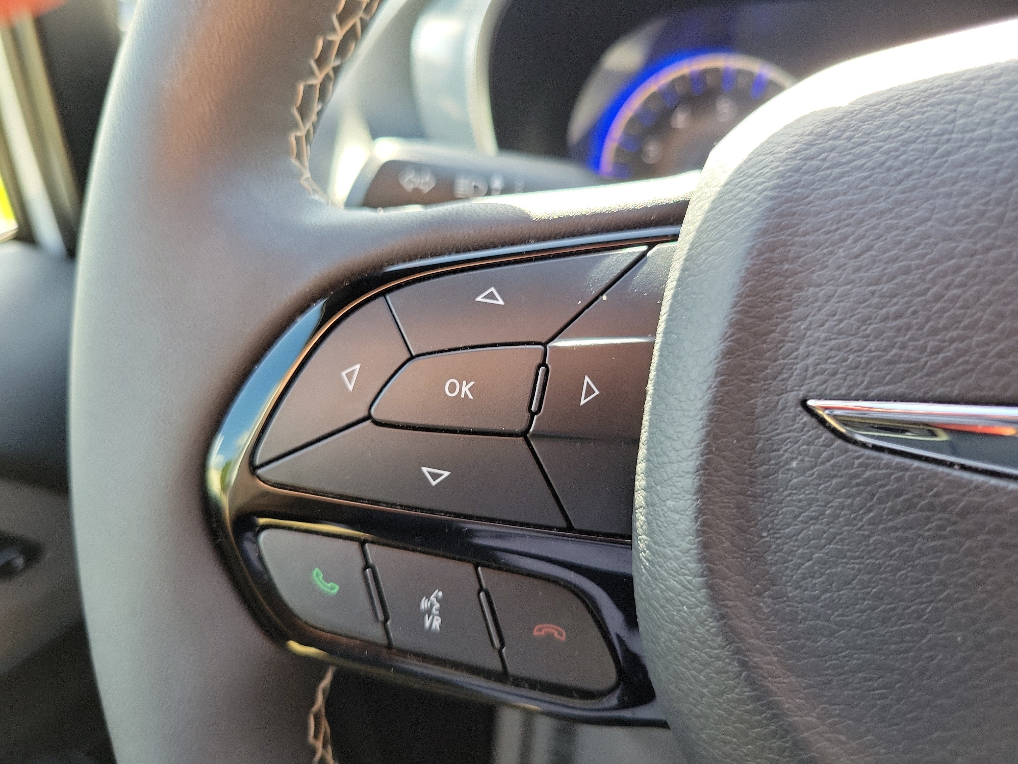 Used 2025 Chrysler Pacifica Limited FWD image 18