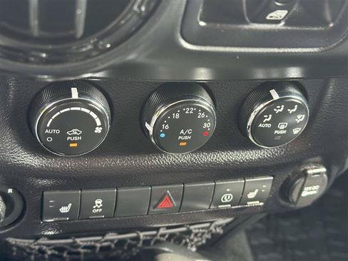 Used 2016 Jeep Wrangler Unlimited Sahara AWD/4WD image 19