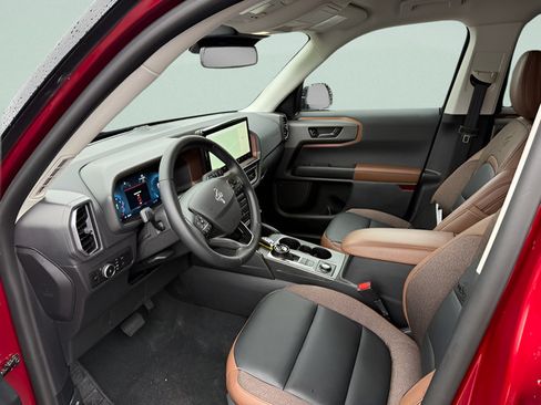 Certified 2025 Ford Bronco Sport Outer Banks w/ Outer Banks Tech Package+ AWD/4WD image 4