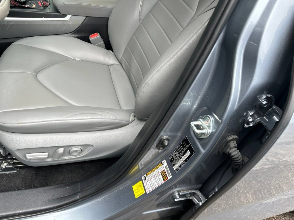 Used 2023 Toyota Highlander XLE AWD/4WD image 11