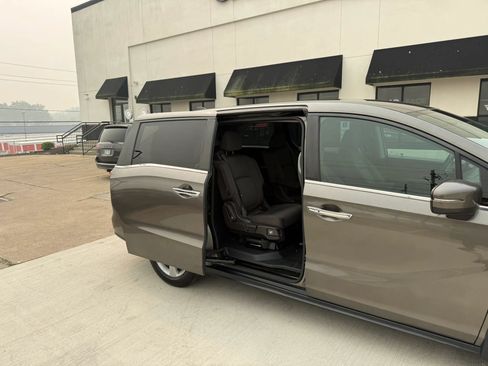 Used 2018 Honda Odyssey EX image 25