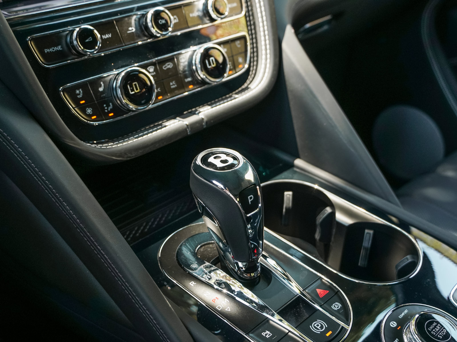 Used 2025 Bentley Bentayga Extended Wheelbase AWD/4WD image 14
