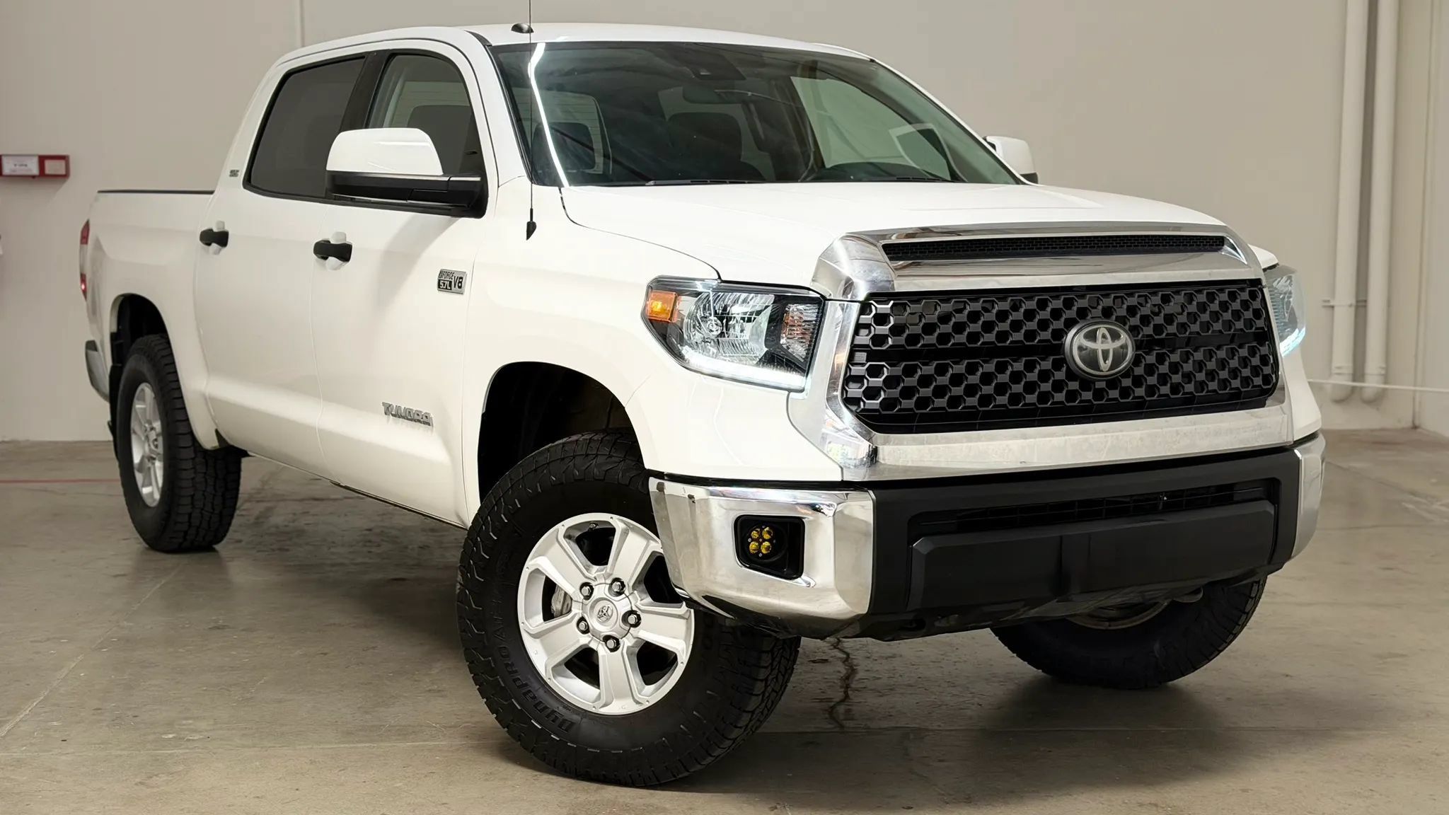 Used 2019 Toyota Tundra SR5 AWD/4WD image 2