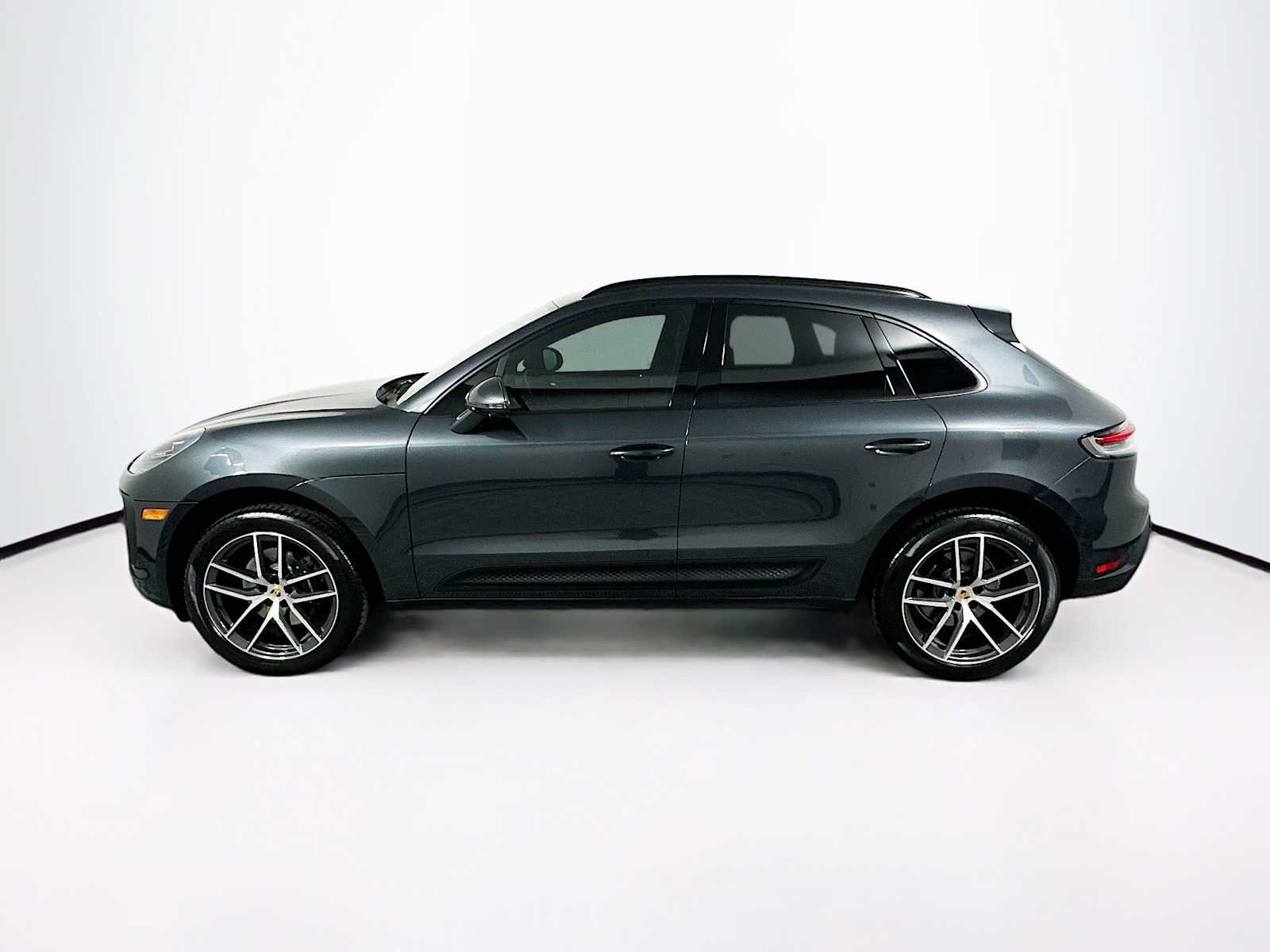 Certified 2026 Porsche Macan AWD/4WD image 2