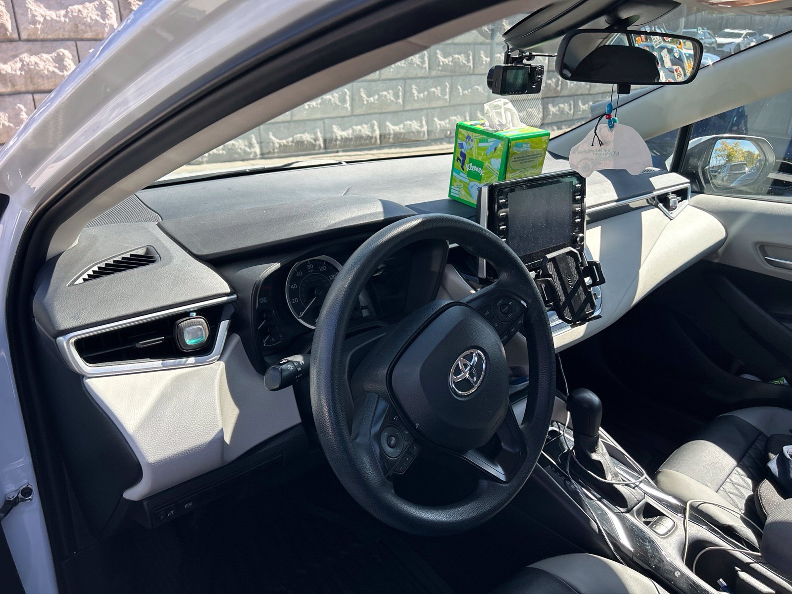 Used 2021 Toyota Corolla LE FWD image 8