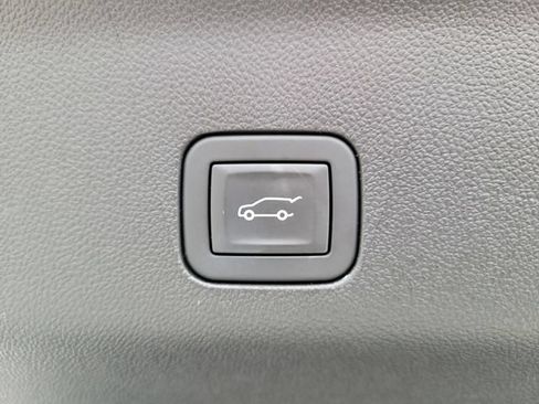 Certified 2025 Chevrolet Suburban Premier RWD image 11