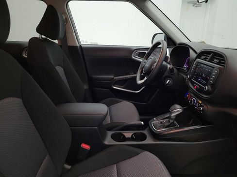 Used 2025 Kia Soul LX image 21