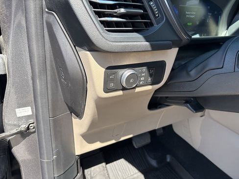 Used 2022 Ford Escape Titanium FWD image 6
