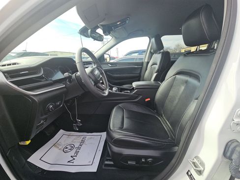 Used 2023 Jeep Grand Cherokee L Limited w/ Black Appearance Package image 3