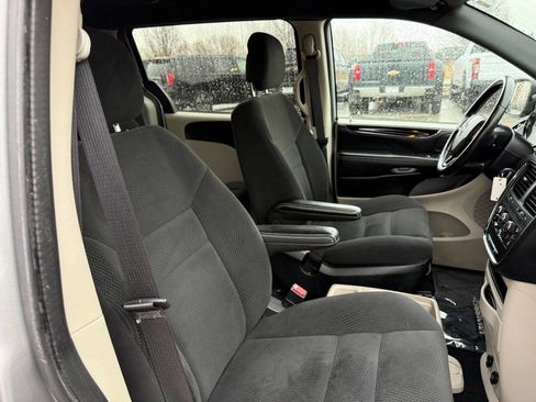 Used 2016 Dodge Grand Caravan SE image 24