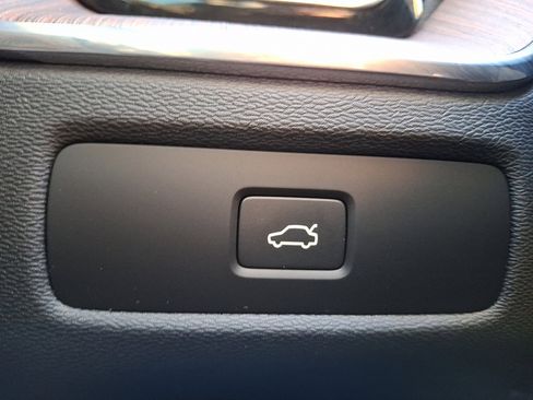 Certified 2023 Volvo XC60 B5 Ultimate w/ Climate Package image 24