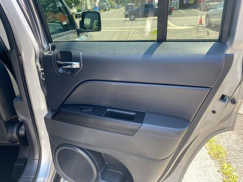 Used 2017 Jeep Patriot High Altitude AWD/4WD image 21