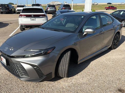 Used 2025 Toyota Camry SE AWD/4WD image 7