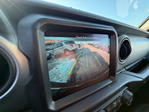 Used 2021 Jeep Wrangler Sport image 17