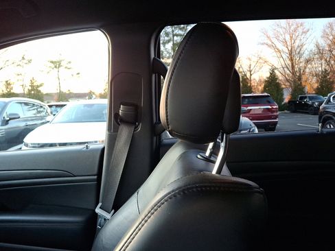 Used 2020 Jeep Grand Cherokee Altitude image 17