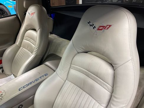 Used 2004 Chevrolet Corvette Coupe w/ Preferred Equipment Group image 33