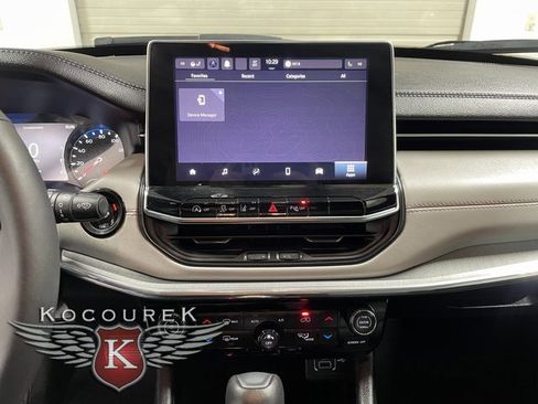 Used 2024 Jeep Compass Limited image 16