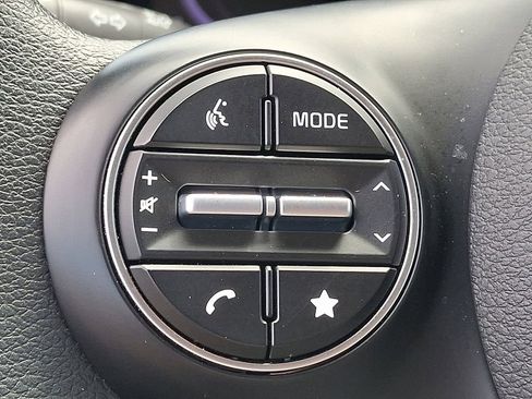Used 2025 Kia Soul LX FWD image 21