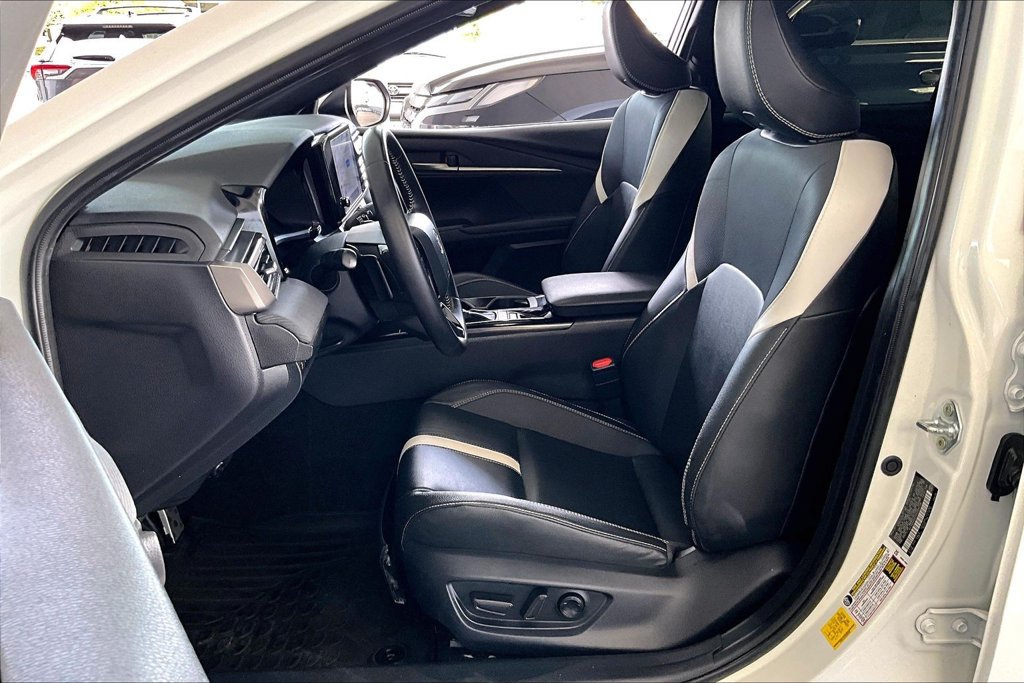 Used 2025 Toyota Camry SE FWD image 21
