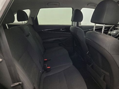 Used 2019 Kia Sorento AWD image 19