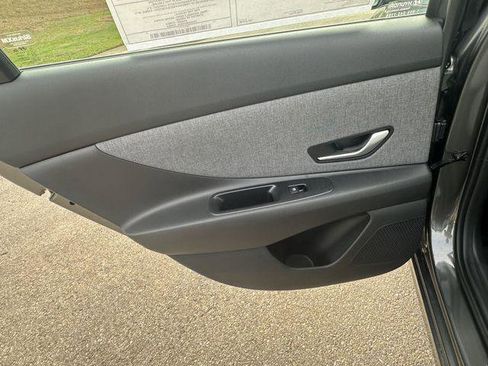 New 2025 Hyundai Elantra Limited image 21