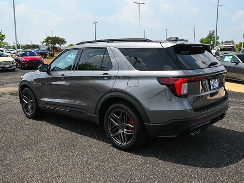 Certified 2025 Ford Explorer ST AWD/4WD image 7