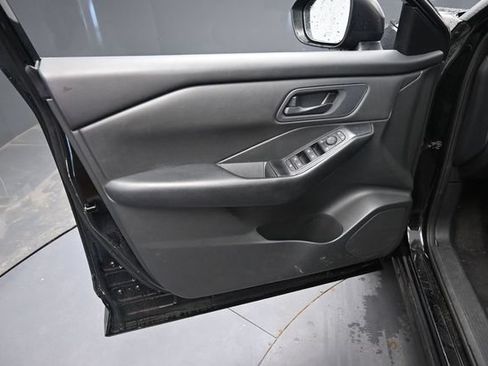 Used 2024 Nissan Rogue S AWD/4WD image 16