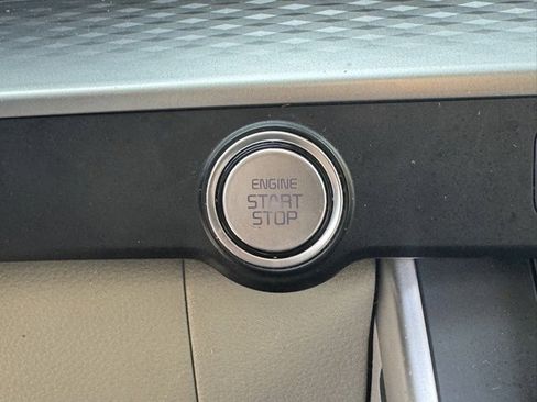 Used 2022 Kia Carnival LX image 22