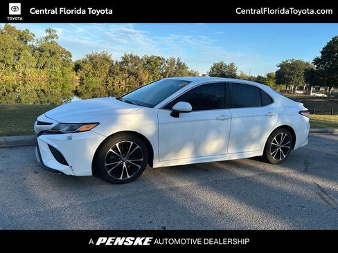 Used 2019 Toyota Camry SE image 1