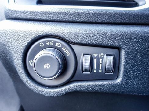 New 2026 Chrysler Pacifica Select image 17