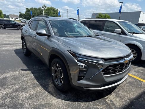Used 2024 Chevrolet Trax LT w/ Driver Confidence Package FWD image 5