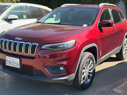 Used 2019 Jeep Cherokee Latitude Plus w/ Cold Weather Group AWD/4WD image 1