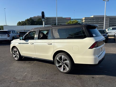 New 2027 Lincoln Navigator L Black Label w/ Black Label Special Edition AWD/4WD image 5