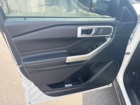 Used 2021 Ford Explorer XLT w/ Equipment Group 202A AWD/4WD image 8