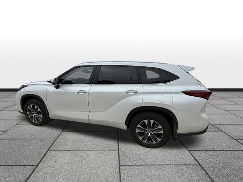 Used 2023 Toyota Highlander XLE AWD/4WD image 8